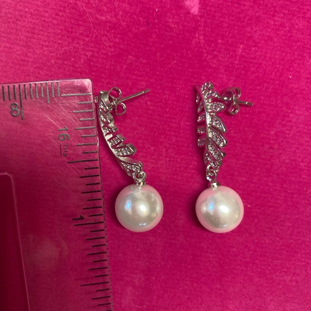Sterling Silver 925 Leaves Pearl Earrings - Picture 3 of 3